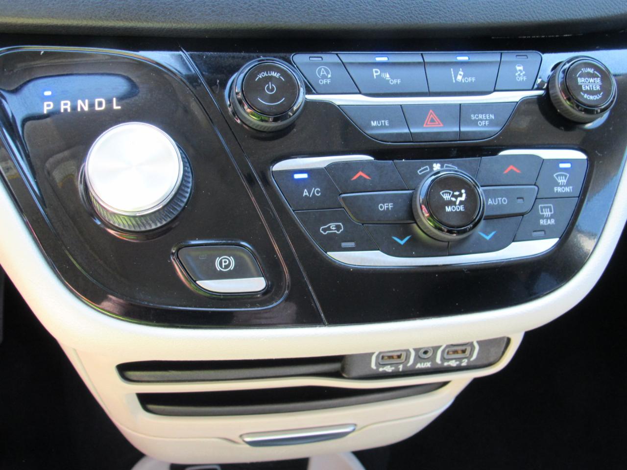 Chrysler Pacifica Touring L FWD 2023