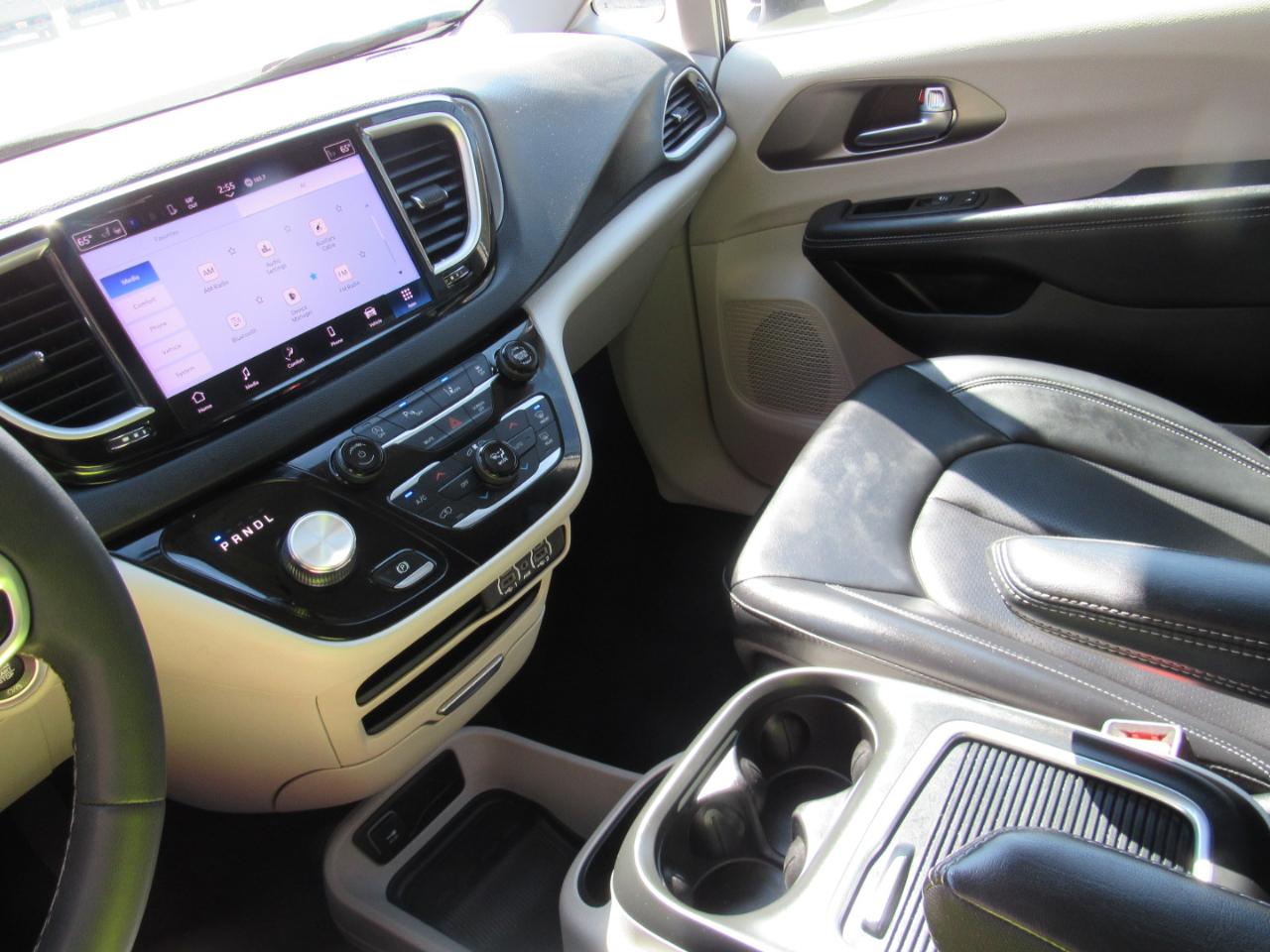 Chrysler Pacifica Touring L FWD 2023