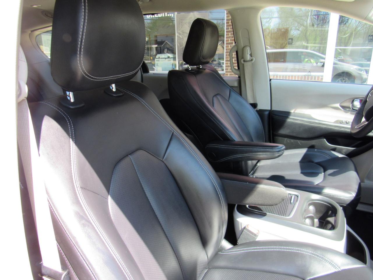 Chrysler Pacifica Touring L FWD 2023