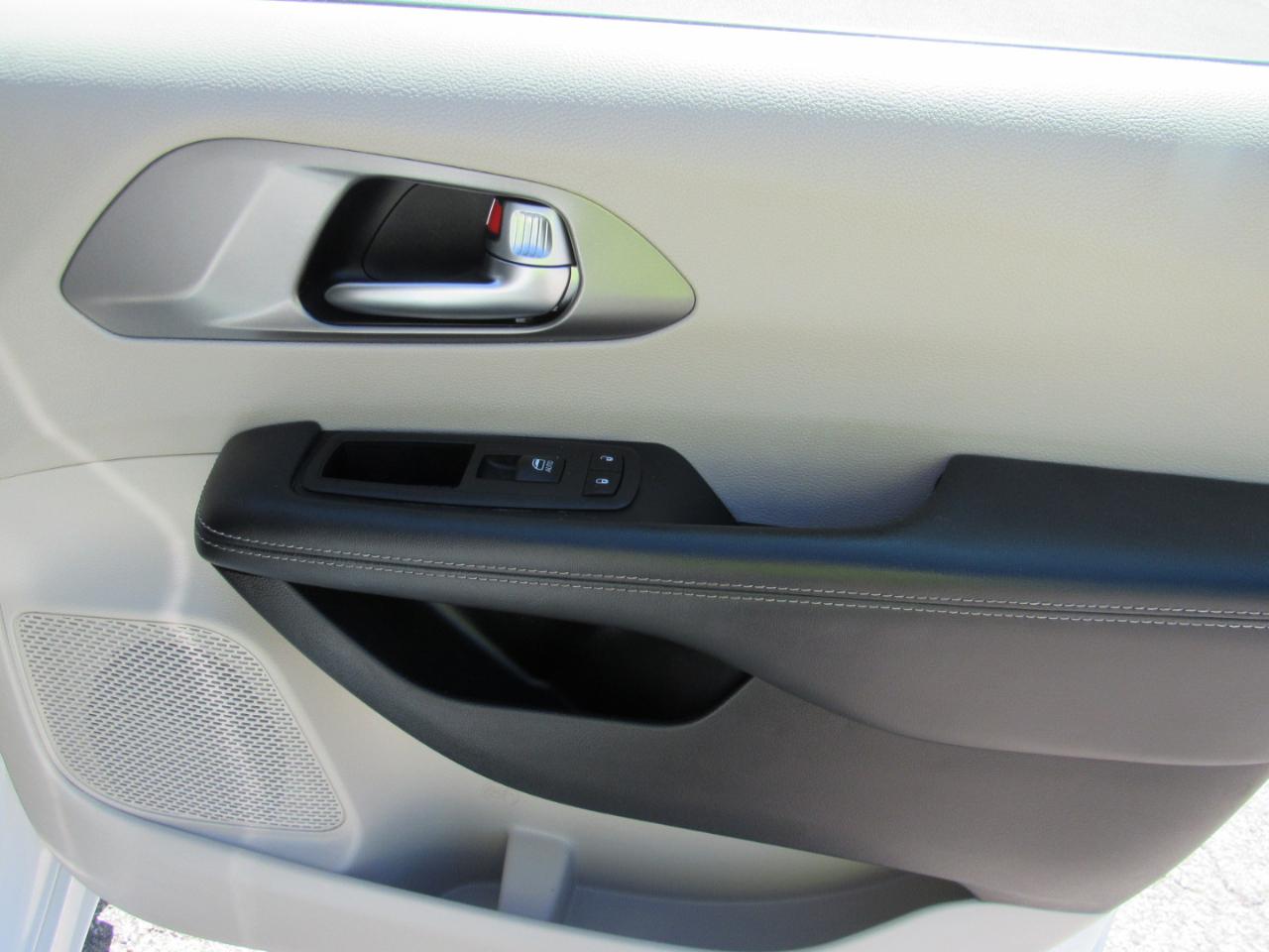 Chrysler Pacifica Touring L FWD 2023