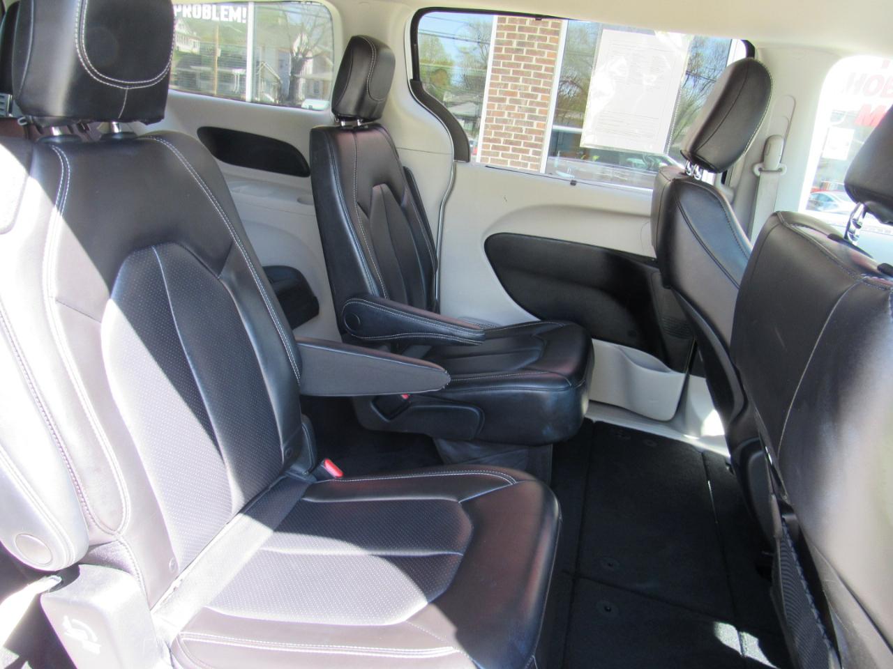Chrysler Pacifica Touring L FWD 2023