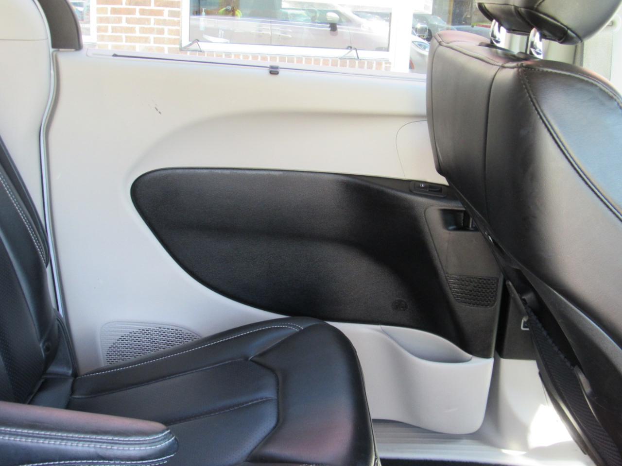 Chrysler Pacifica Touring L FWD 2023