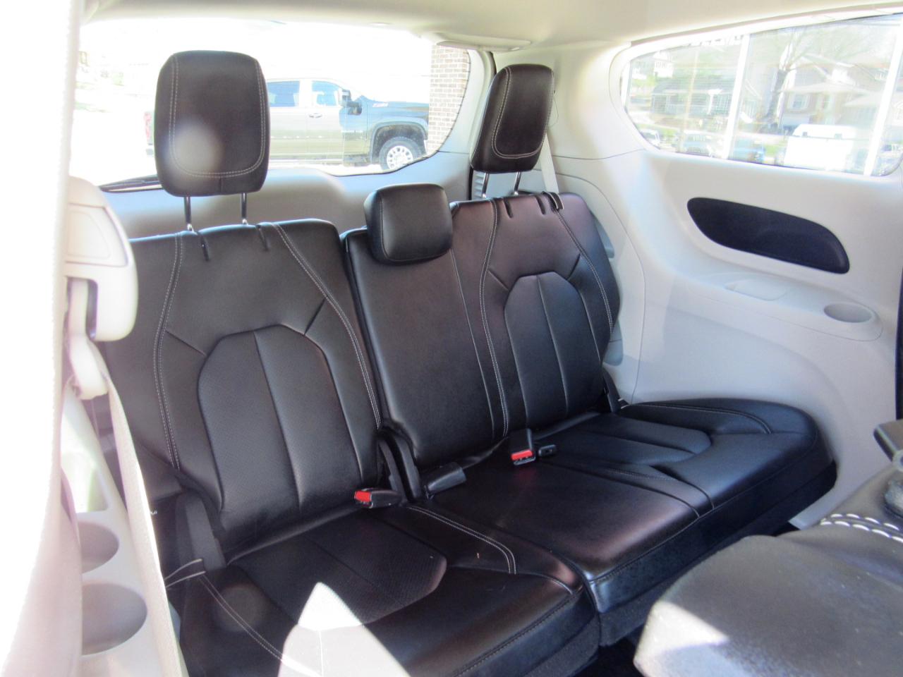 Chrysler Pacifica Touring L FWD 2023