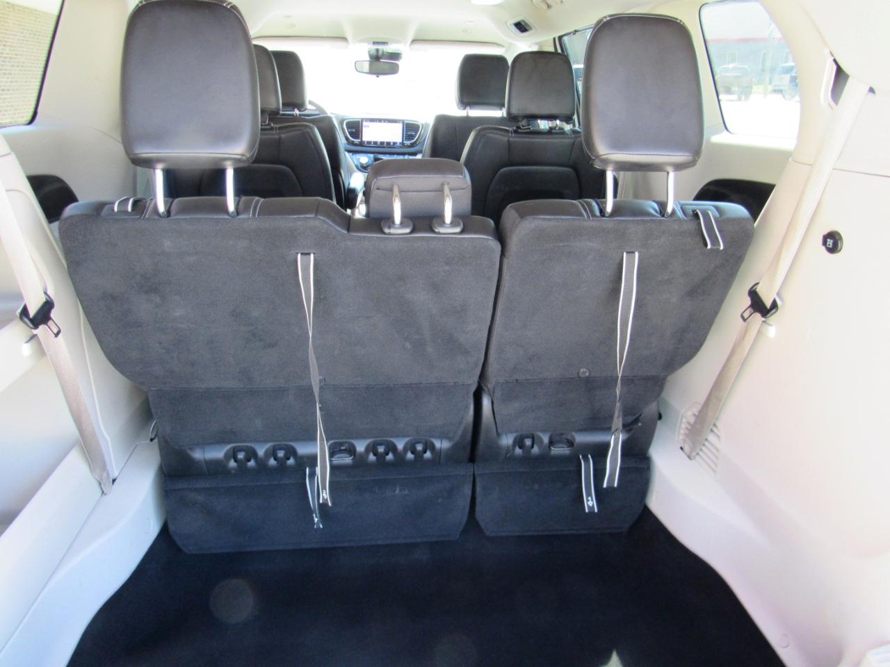 Chrysler Pacifica Touring L FWD 2023
