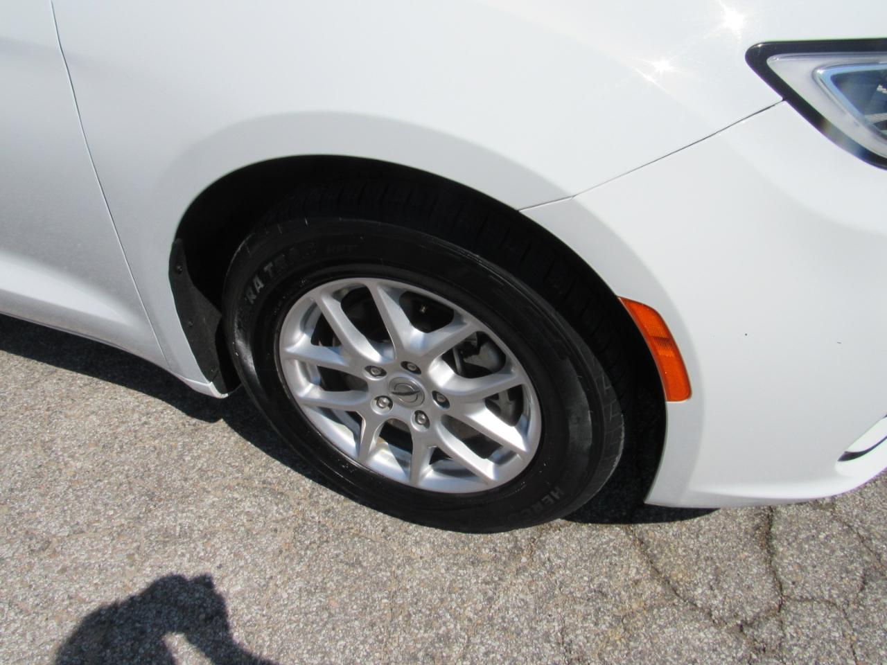 Chrysler Pacifica Touring L FWD 2023