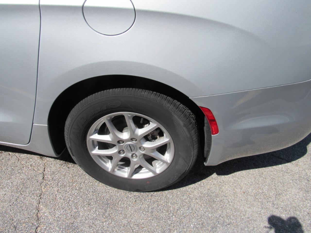 Chrysler Pacifica Touring L FWD 2024