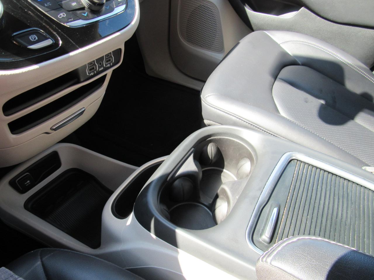 Chrysler Pacifica Touring L FWD 2024