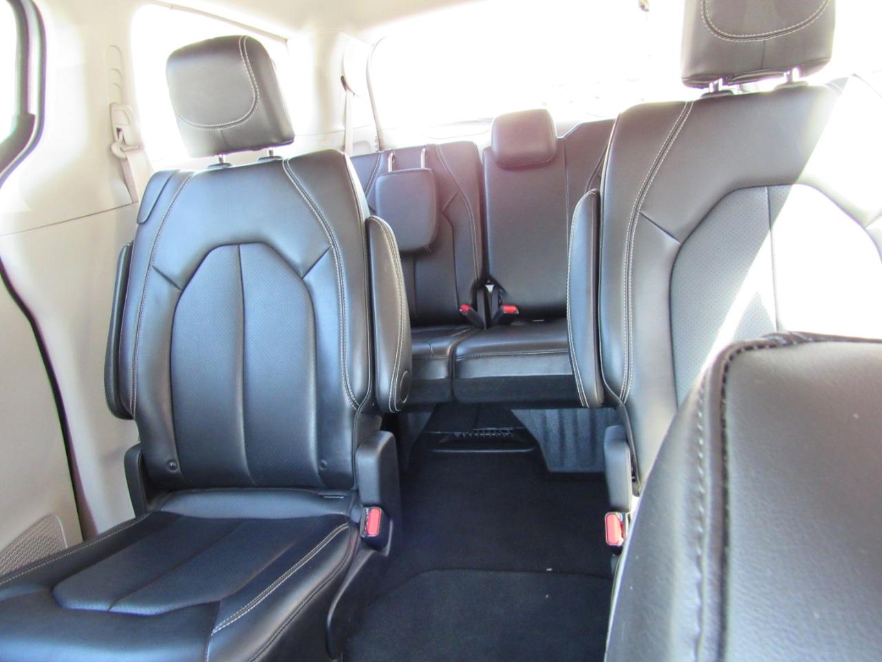 Chrysler Pacifica Touring L FWD 2024