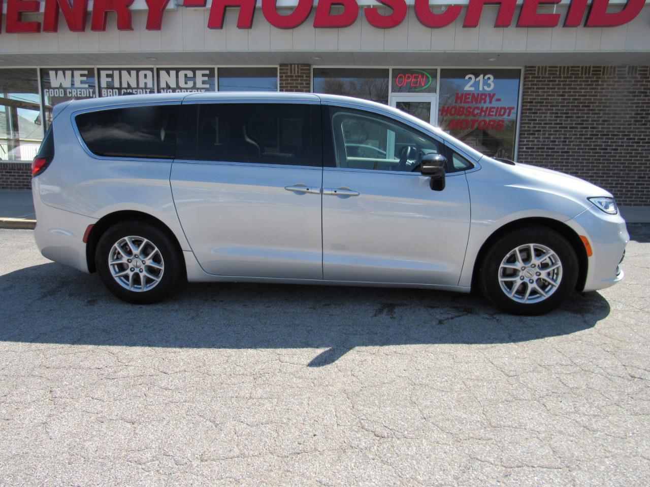 Chrysler Pacifica Touring L FWD 2024