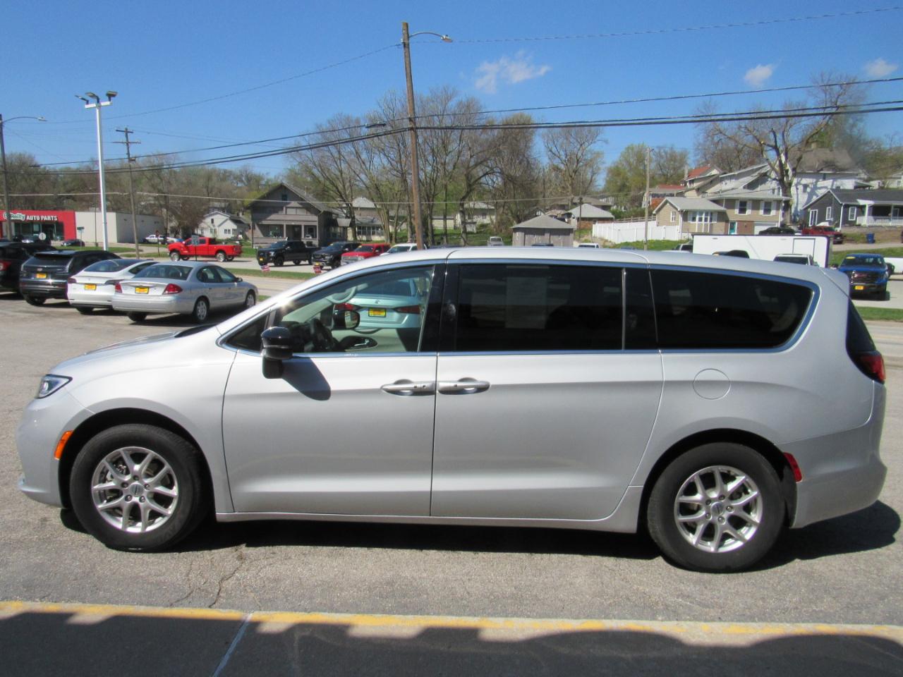 Chrysler Pacifica Touring L FWD 2024
