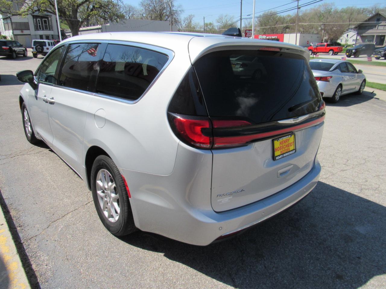 Chrysler Pacifica Touring L FWD 2024