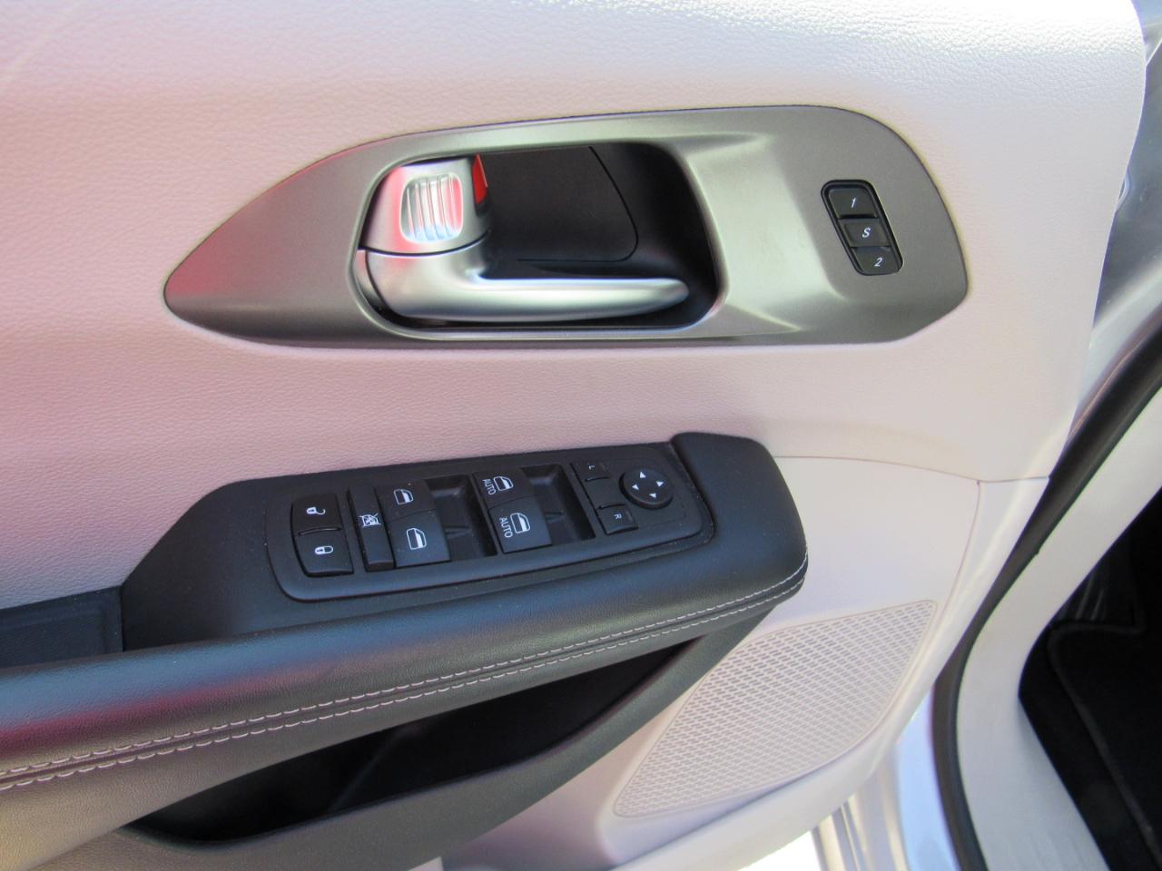 Chrysler Pacifica Touring L FWD 2024