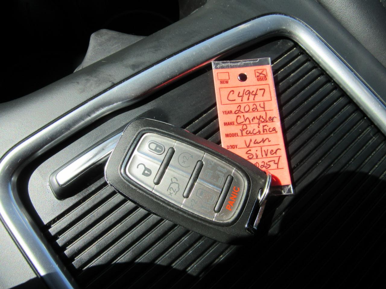 Chrysler Pacifica Touring L FWD 2024