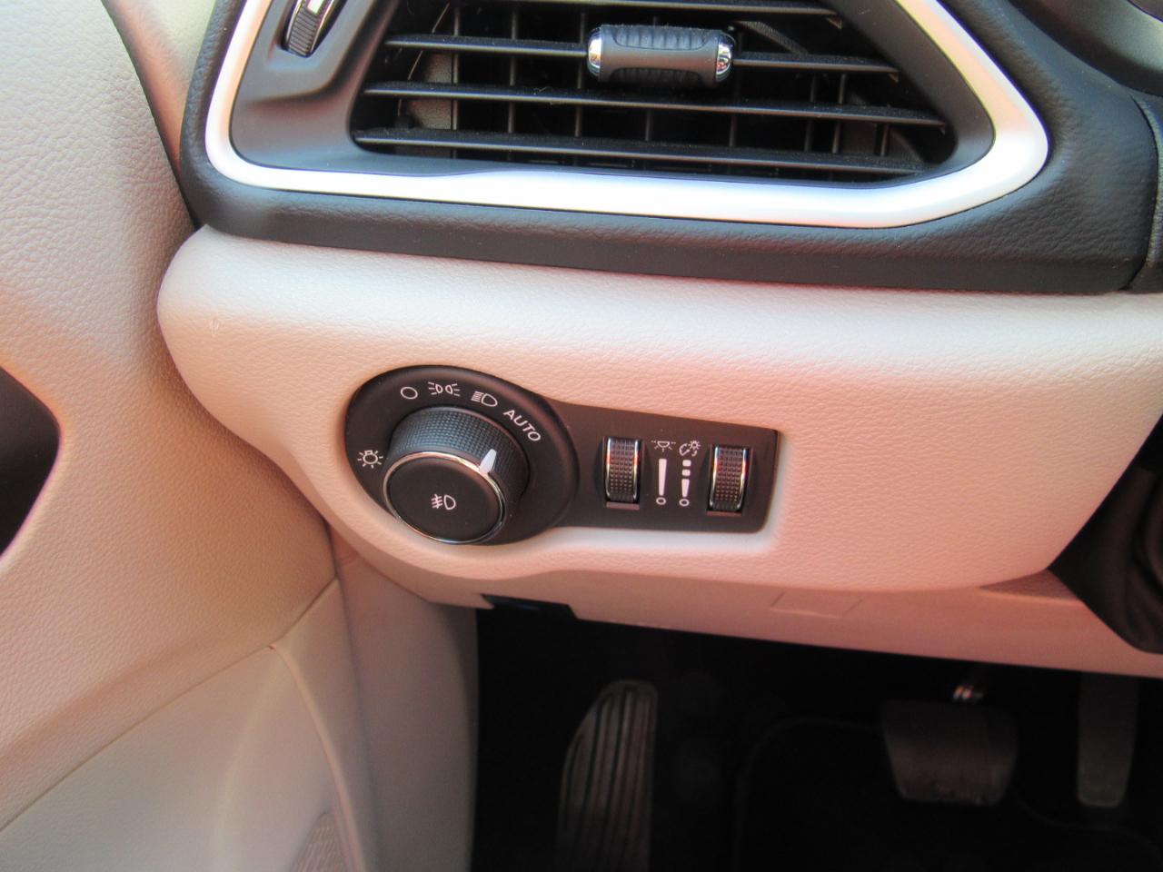 Chrysler Pacifica Touring L FWD 2024