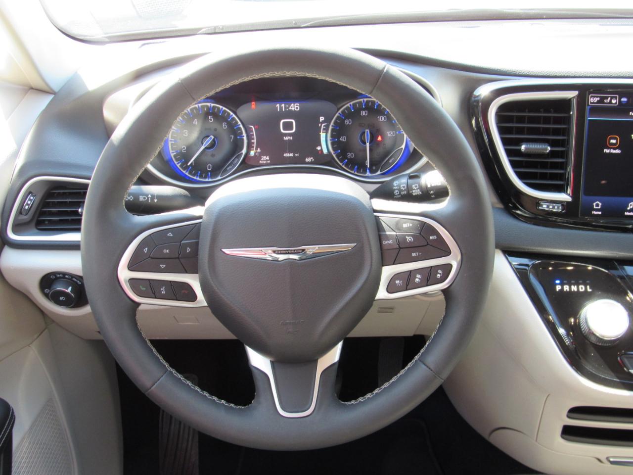 Chrysler Pacifica Touring L FWD 2024