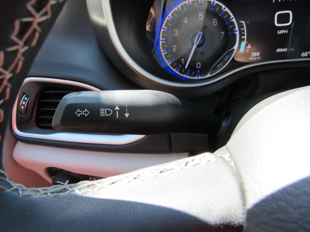 Chrysler Pacifica Touring L FWD 2024