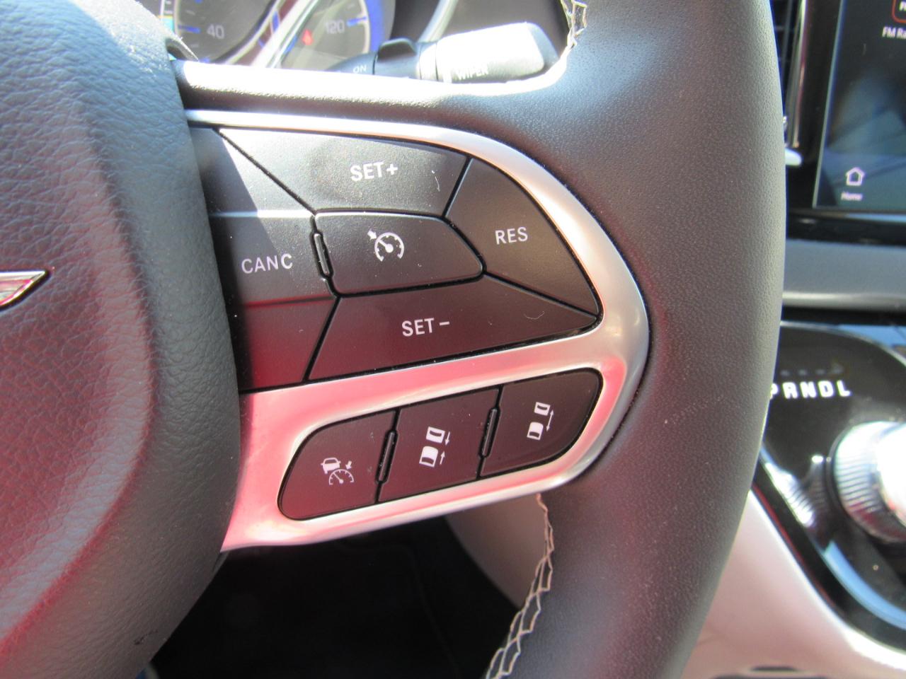Chrysler Pacifica Touring L FWD 2024