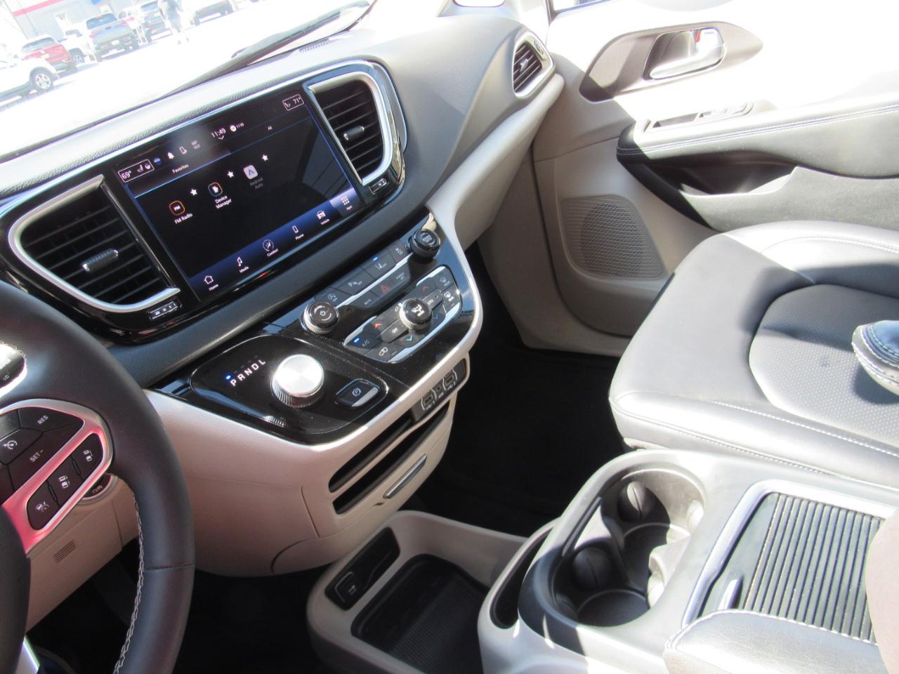 Chrysler Pacifica Touring L FWD 2024