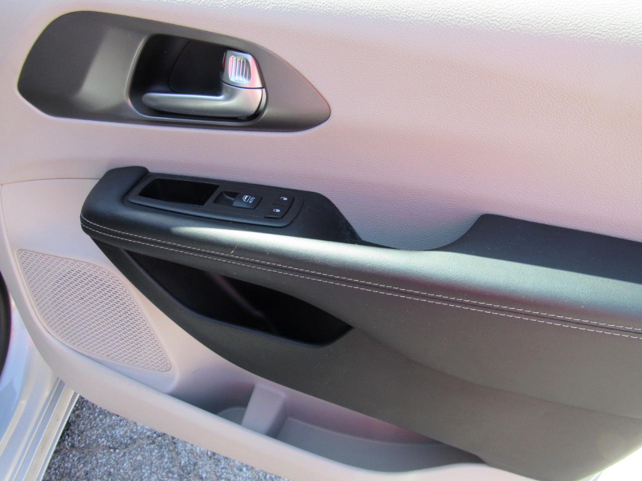Chrysler Pacifica Touring L FWD 2024