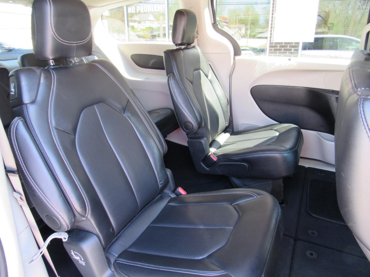 Chrysler Pacifica Touring L FWD 2024