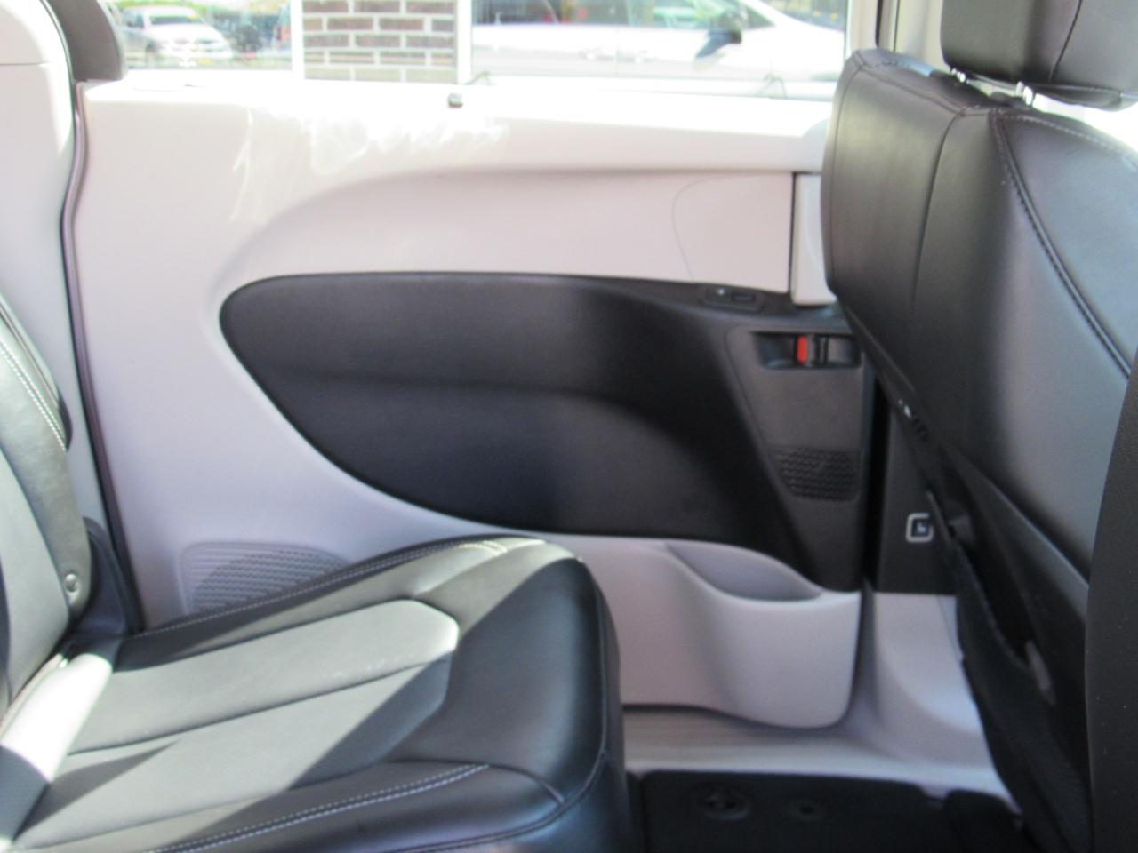 Chrysler Pacifica Touring L FWD 2024