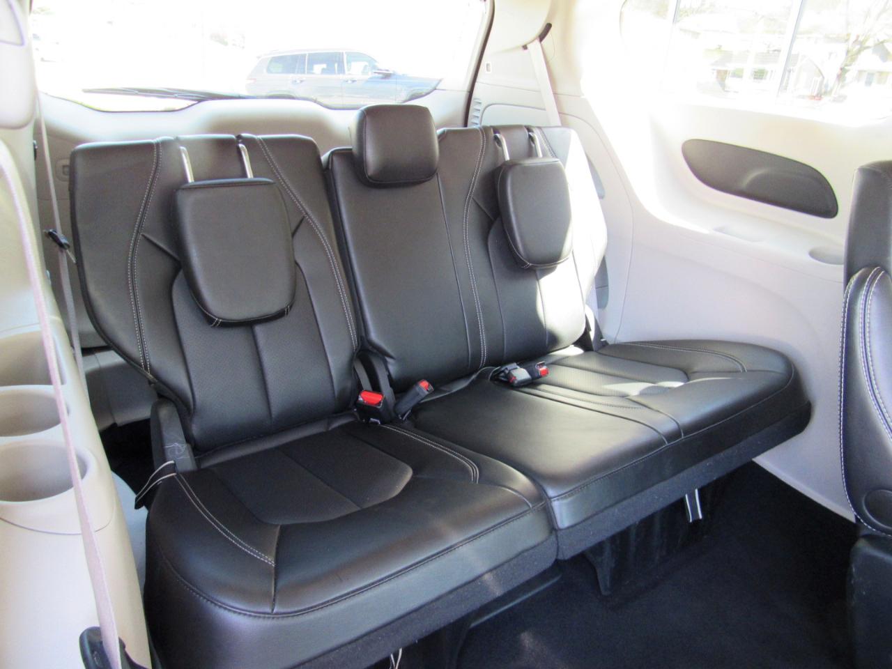 Chrysler Pacifica Touring L FWD 2024