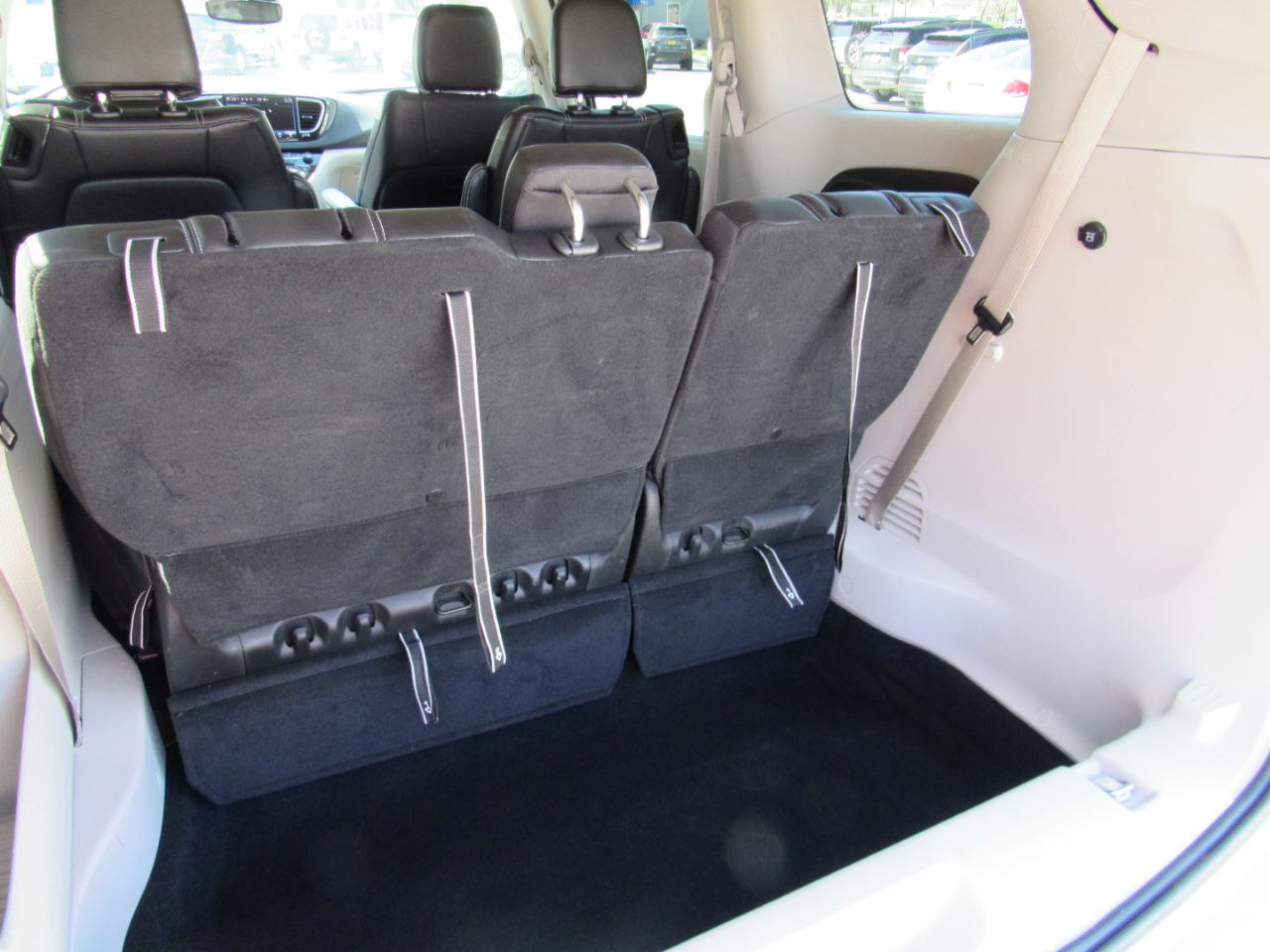 Chrysler Pacifica Touring L FWD 2024