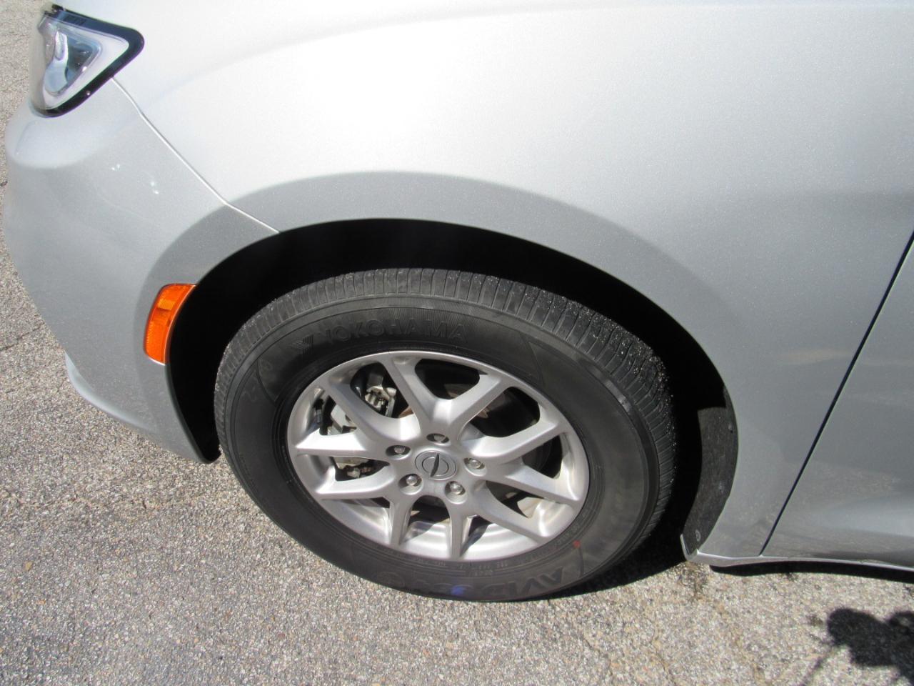 Chrysler Pacifica Touring L FWD 2024