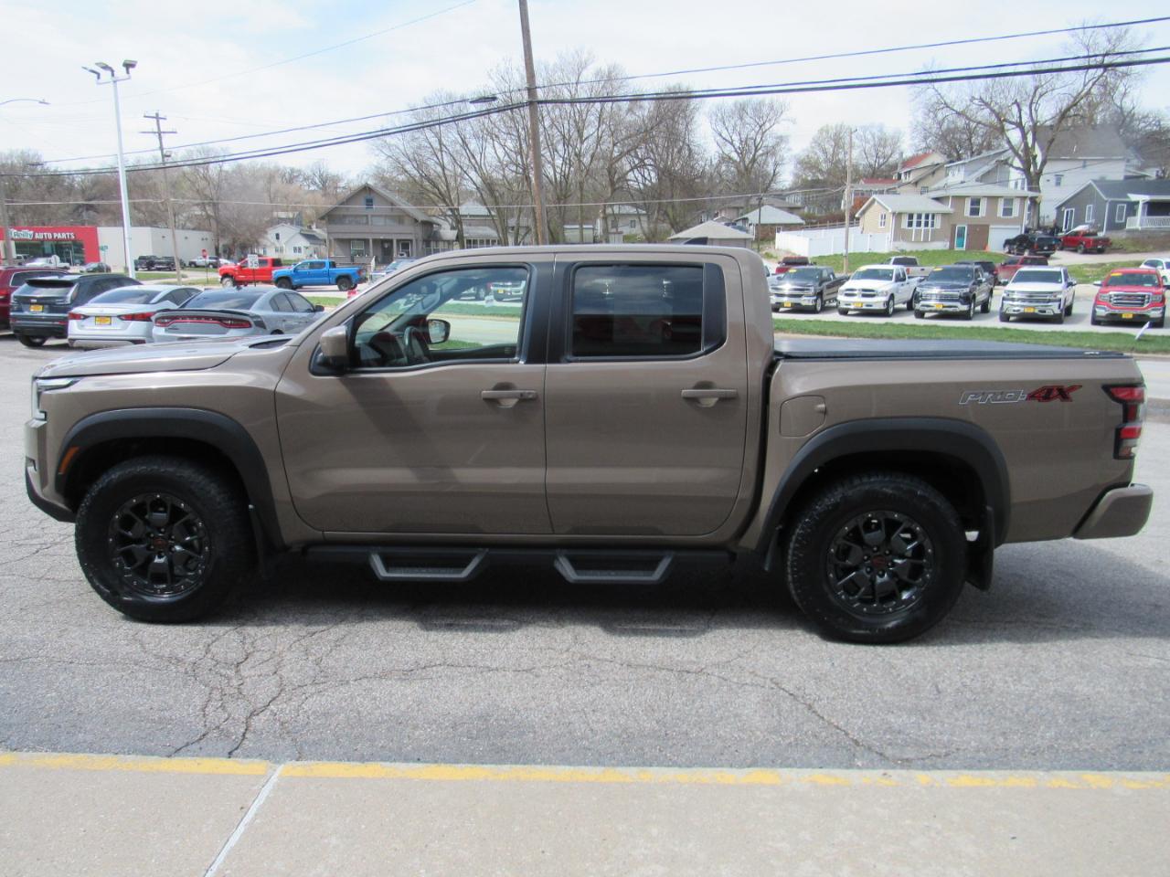 Nissan Frontier PRO-4X Crew Cab 4WD 2023