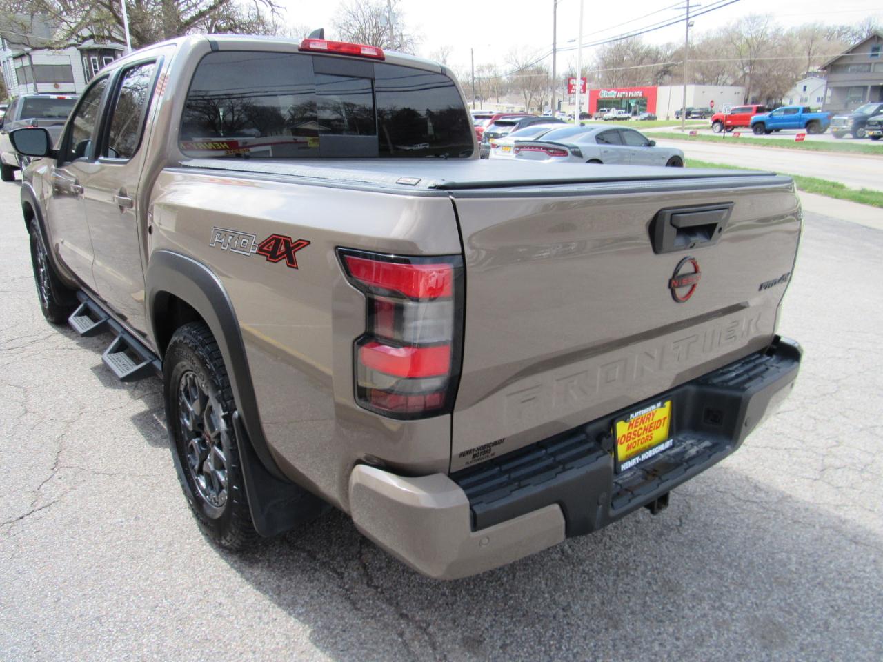 Nissan Frontier PRO-4X Crew Cab 4WD 2023