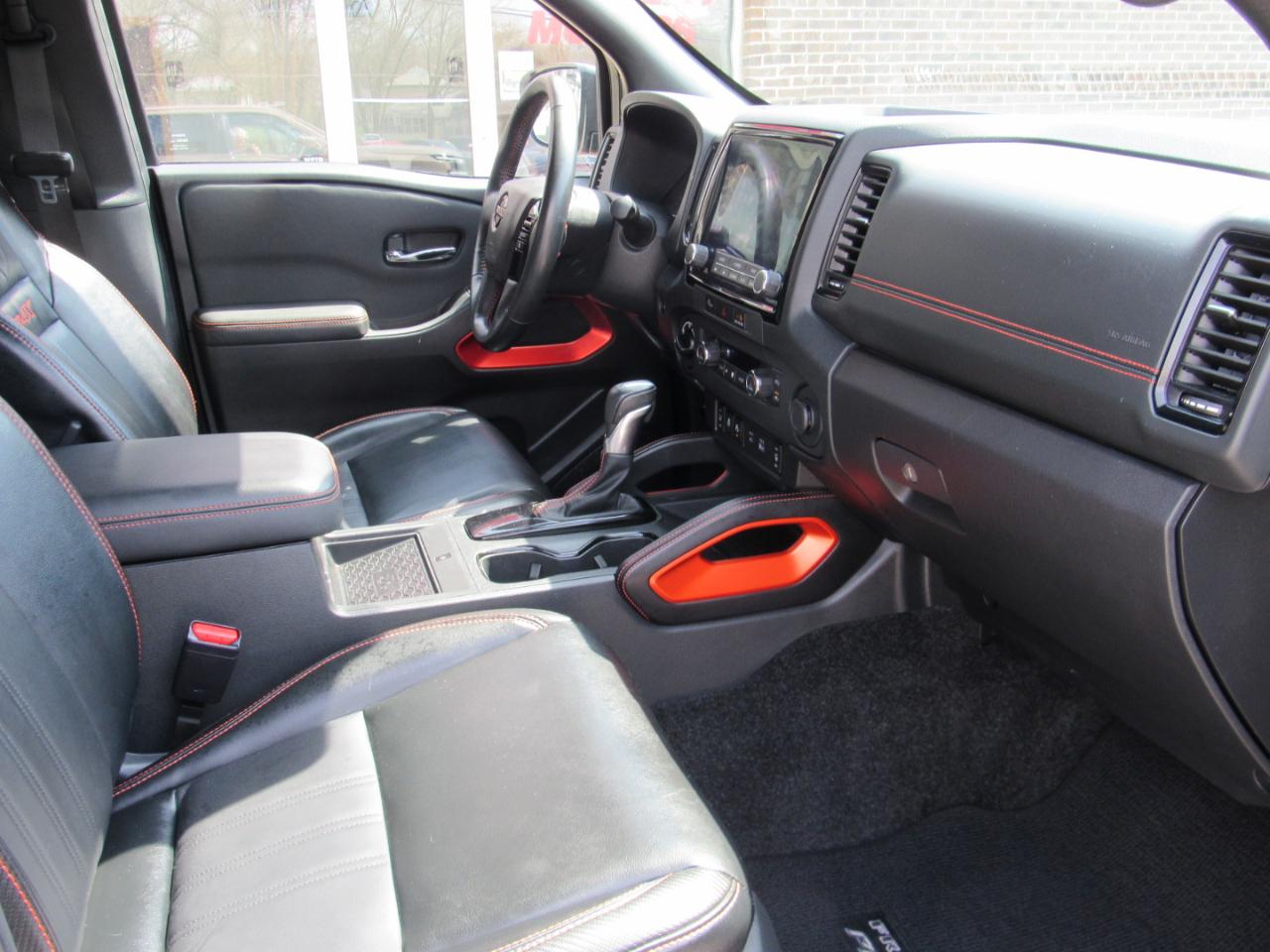 Nissan Frontier PRO-4X Crew Cab 4WD 2023