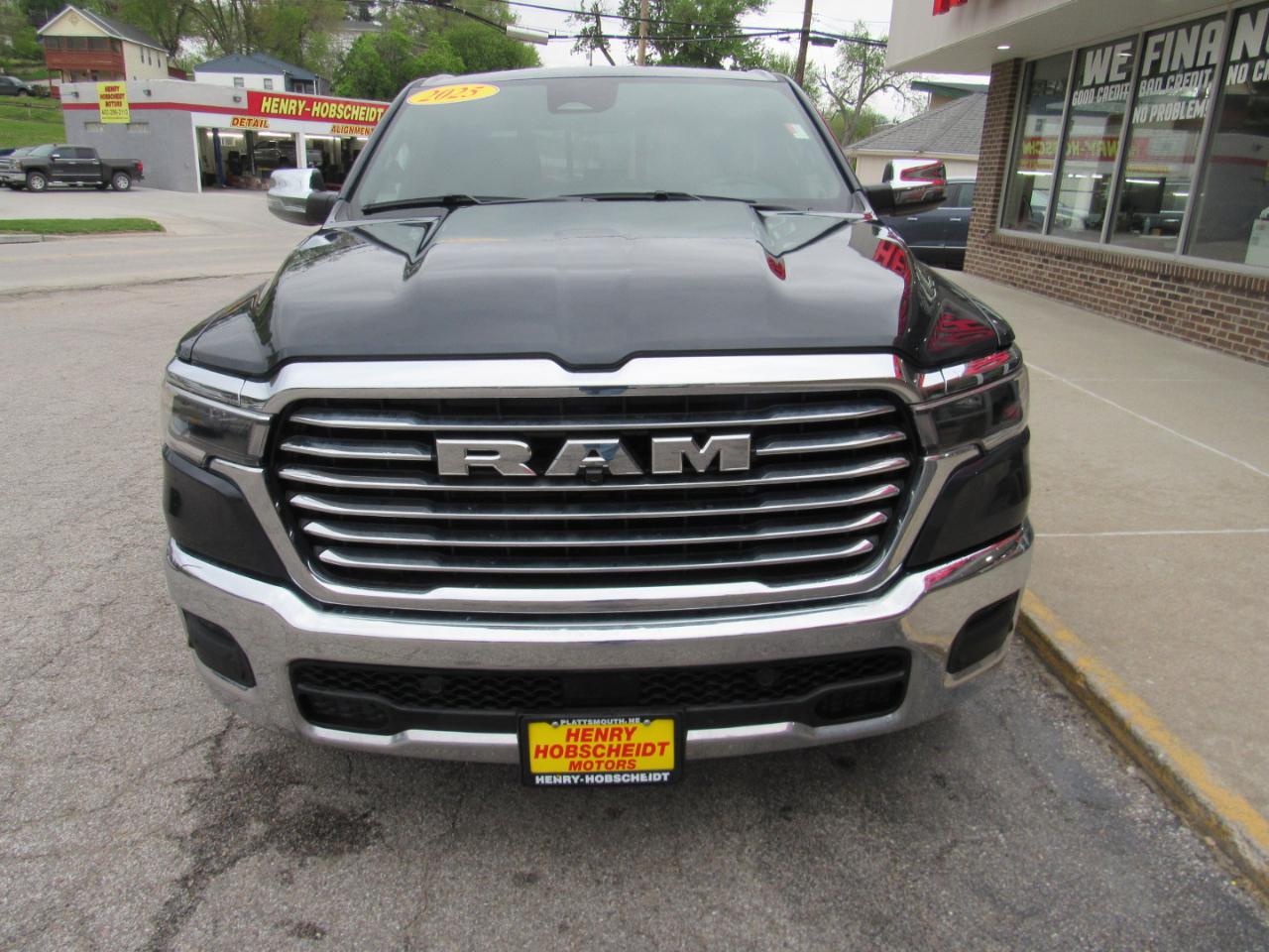 RAM 1500 Laramie Crew Cab 4WD 2025
