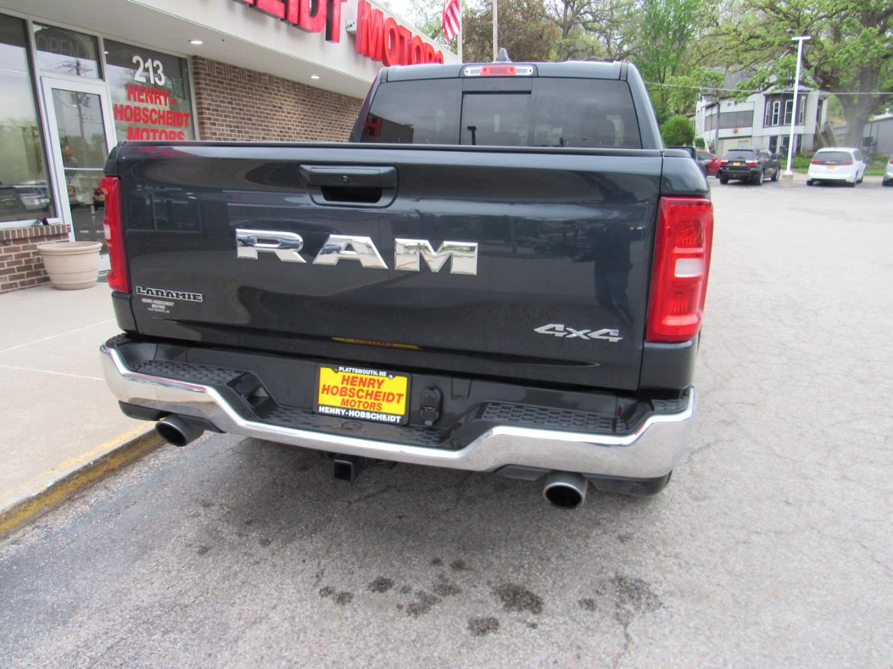 RAM 1500 Laramie Crew Cab 4WD 2025