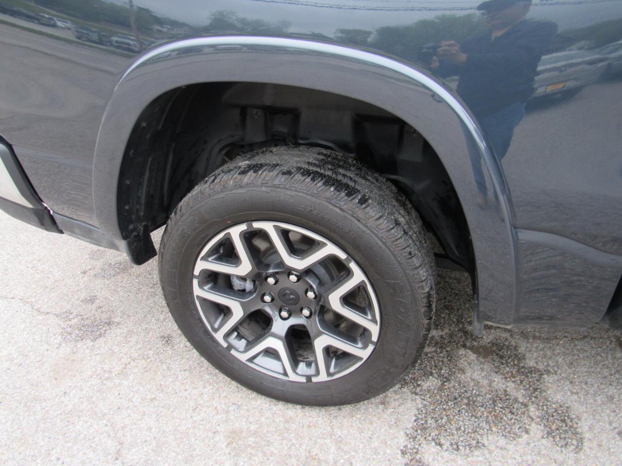 RAM 1500 Laramie Crew Cab 4WD 2025