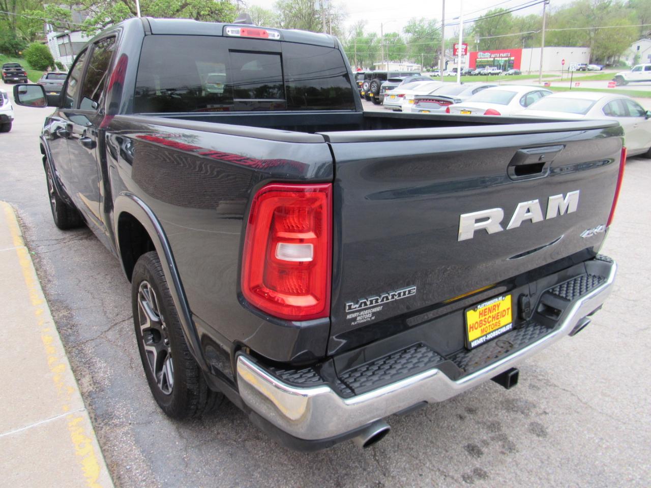 RAM 1500 Laramie Crew Cab 4WD 2025