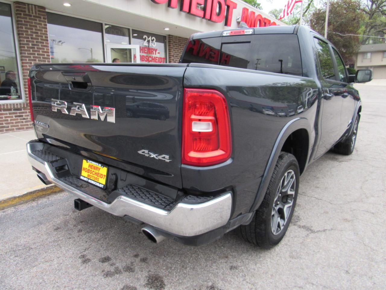 RAM 1500 Laramie Crew Cab 4WD 2025