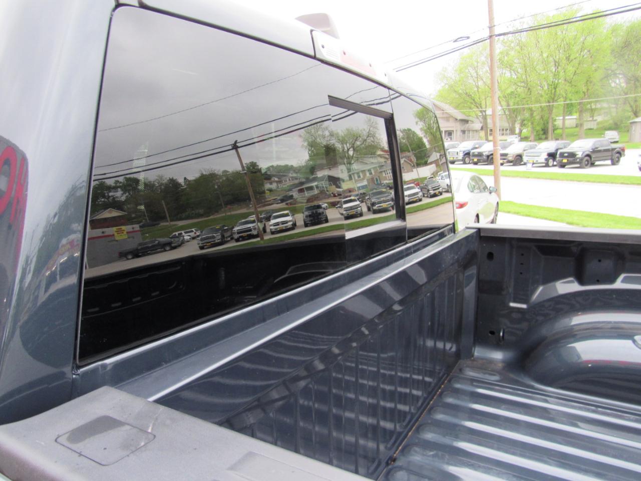 RAM 1500 Laramie Crew Cab 4WD 2025