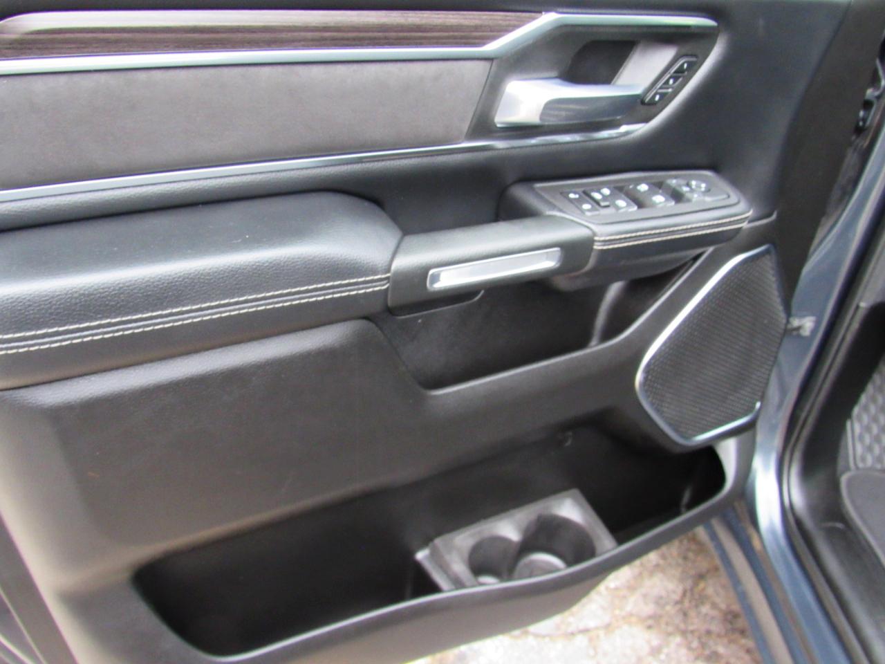 RAM 1500 Laramie Crew Cab 4WD 2025