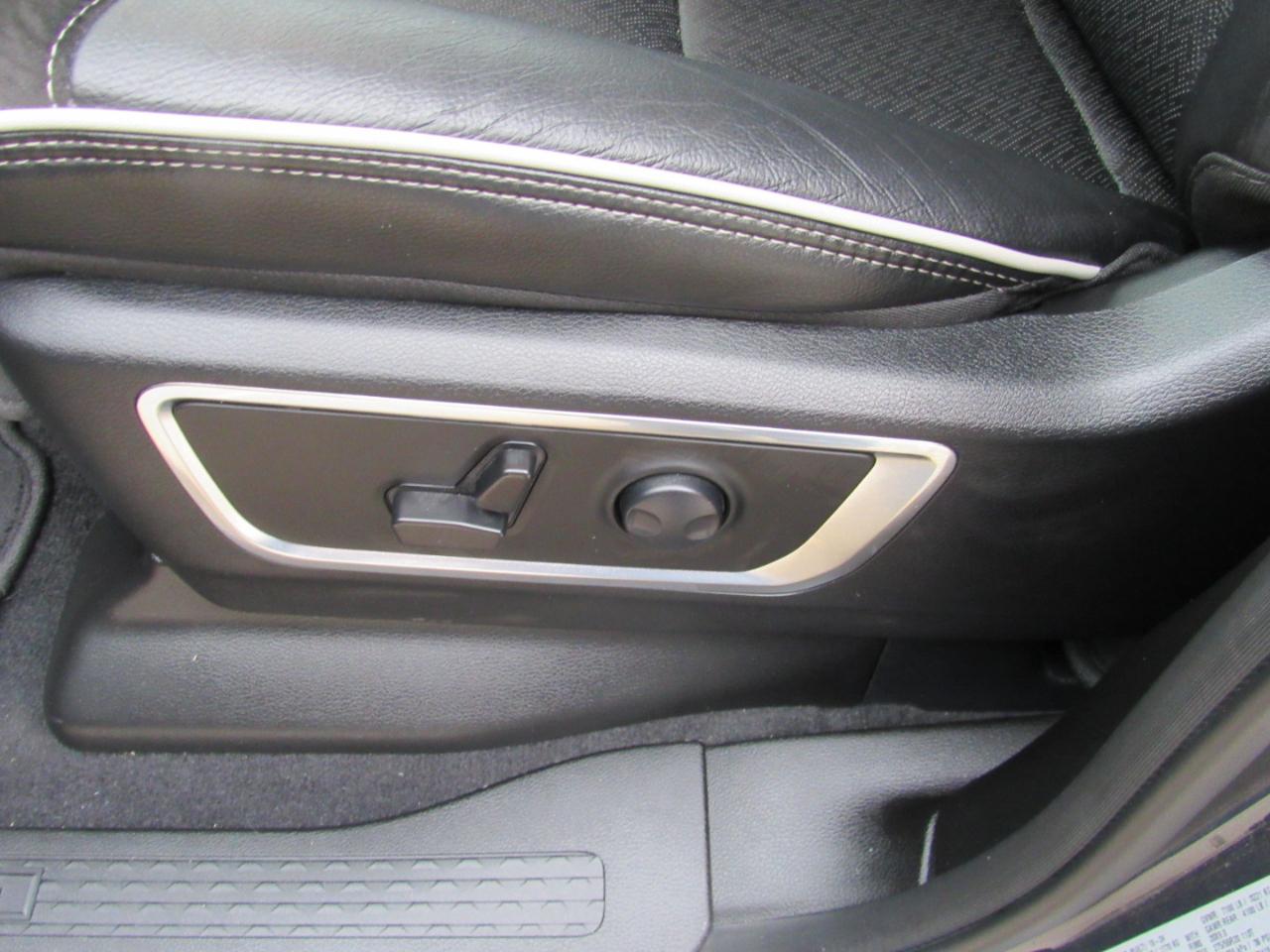 RAM 1500 Laramie Crew Cab 4WD 2025
