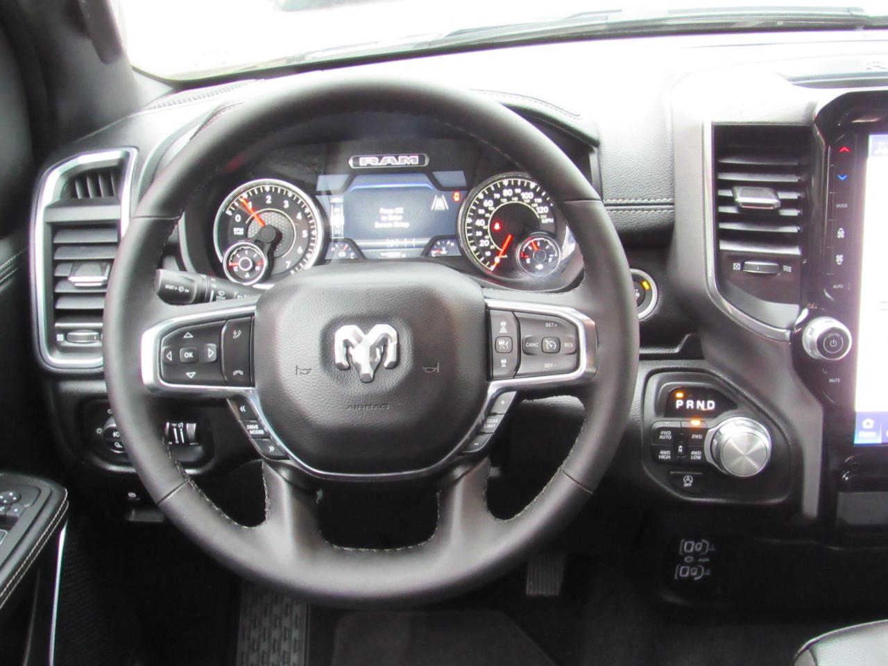 RAM 1500 Laramie Crew Cab 4WD 2025