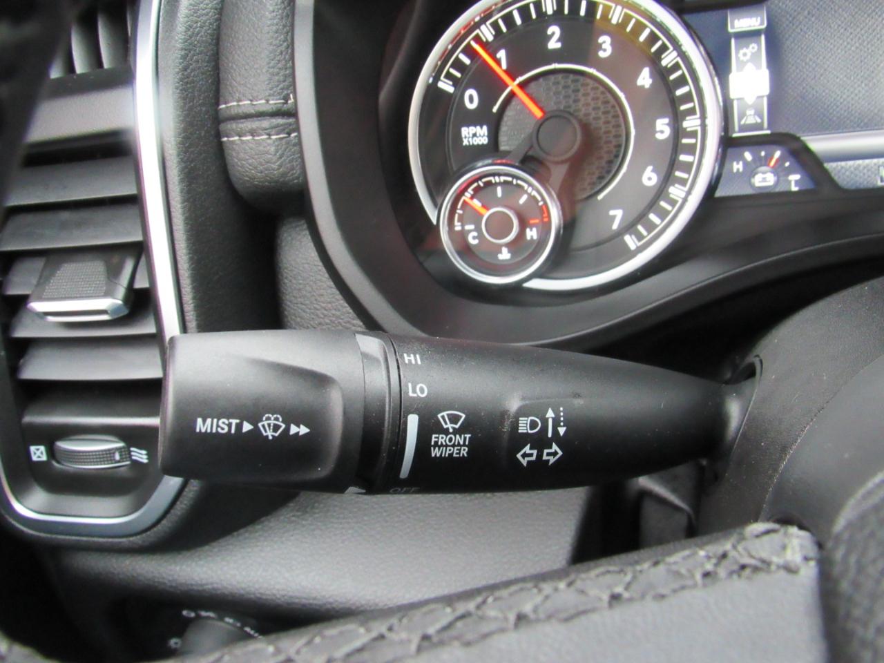 RAM 1500 Laramie Crew Cab 4WD 2025