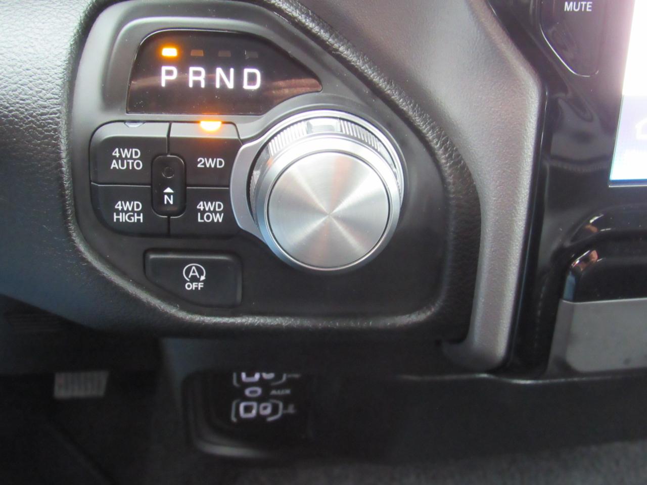 RAM 1500 Laramie Crew Cab 4WD 2025