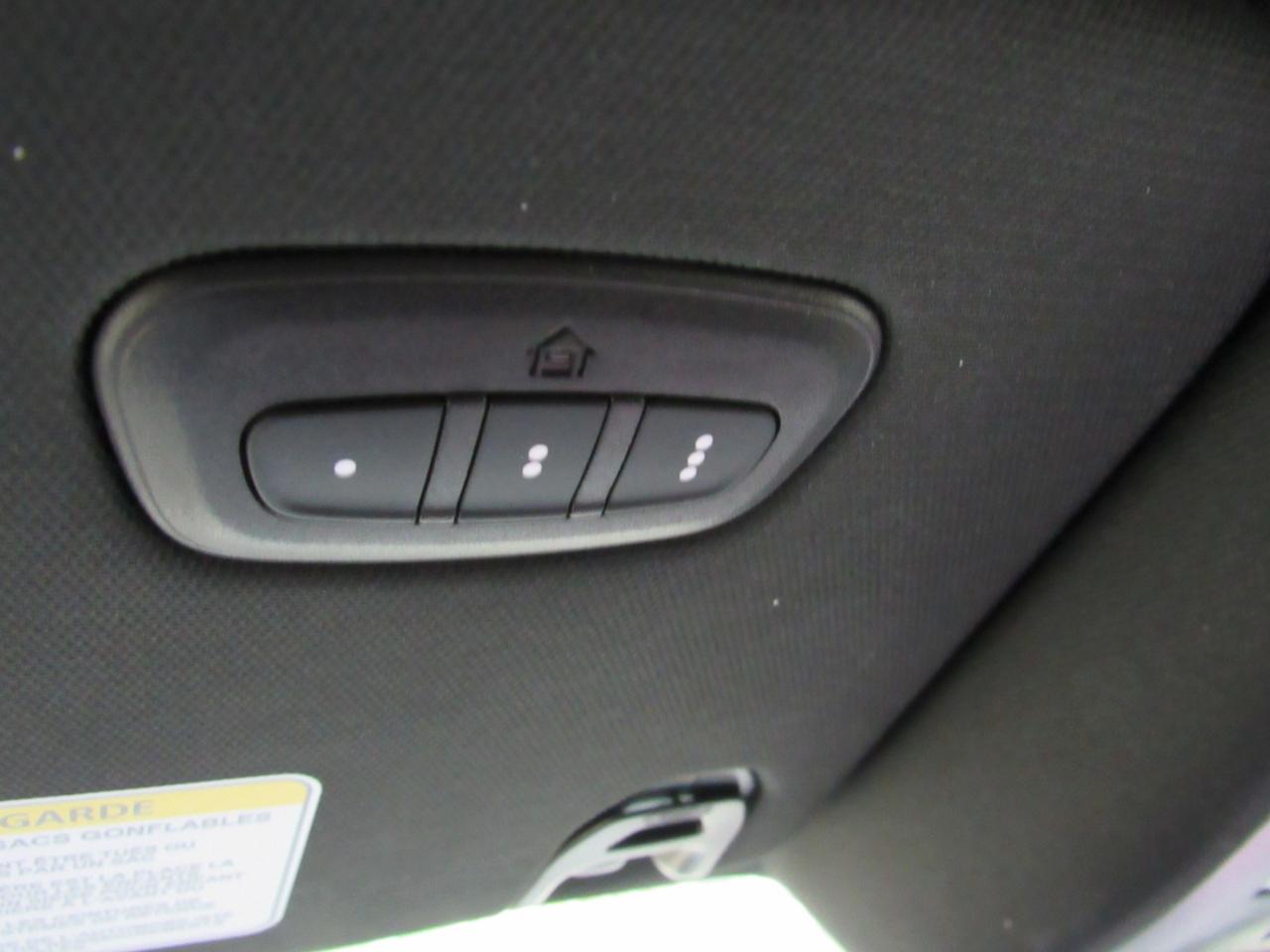 RAM 1500 Laramie Crew Cab 4WD 2025