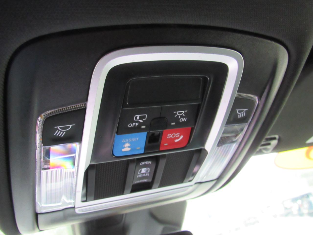 RAM 1500 Laramie Crew Cab 4WD 2025