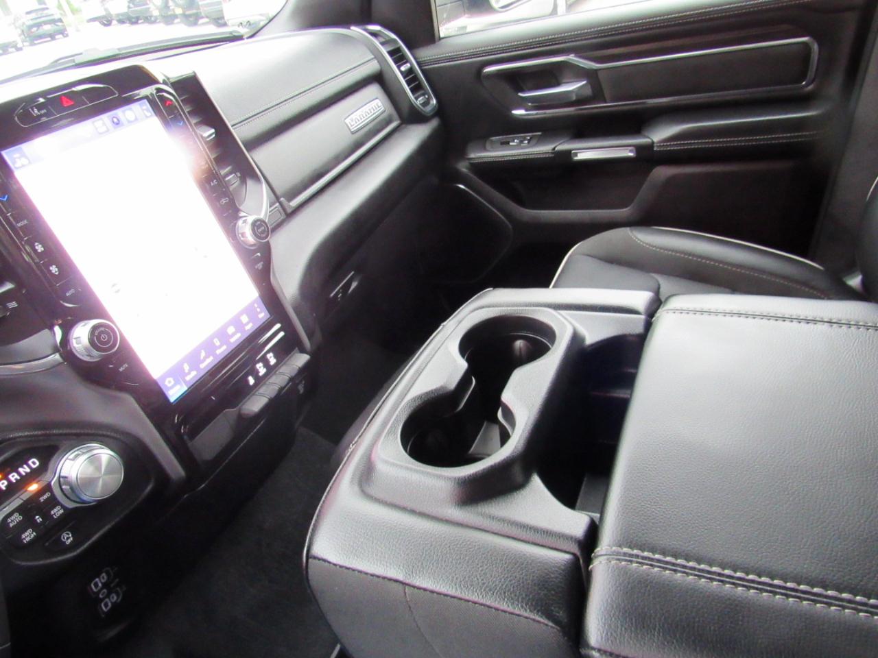 RAM 1500 Laramie Crew Cab 4WD 2025