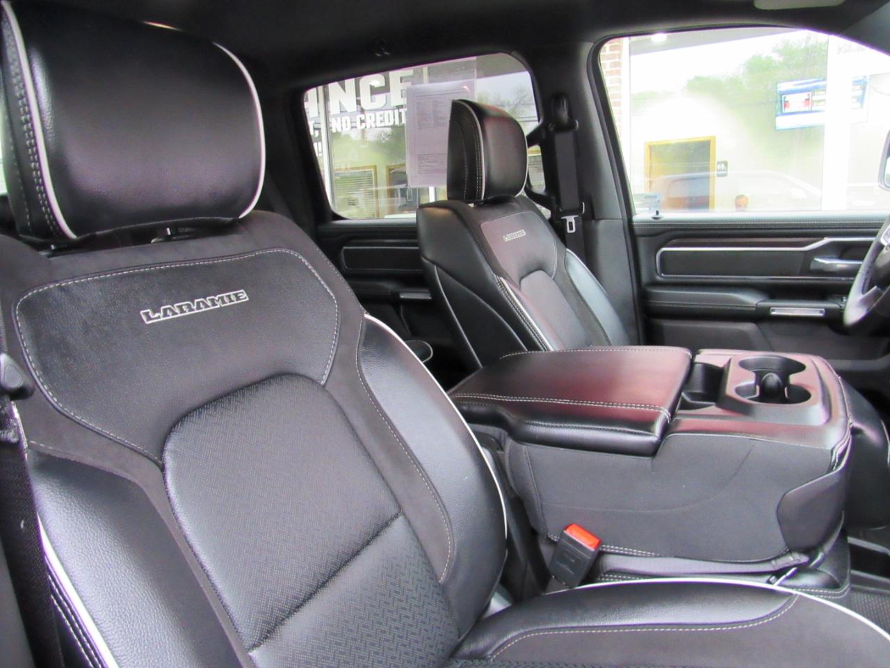 RAM 1500 Laramie Crew Cab 4WD 2025