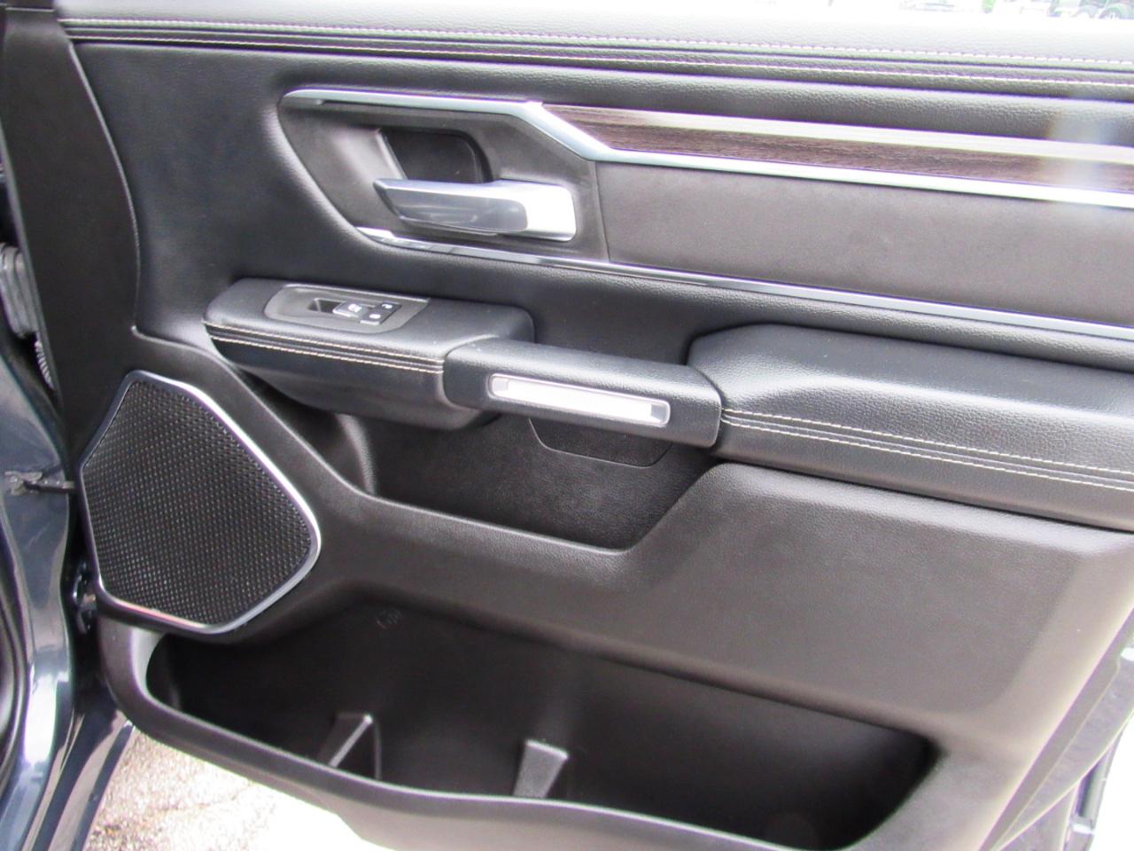 RAM 1500 Laramie Crew Cab 4WD 2025
