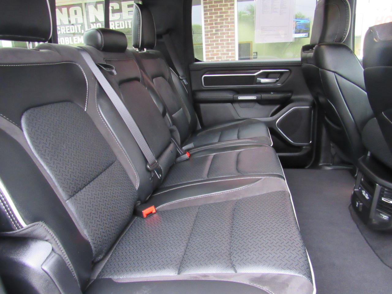RAM 1500 Laramie Crew Cab 4WD 2025