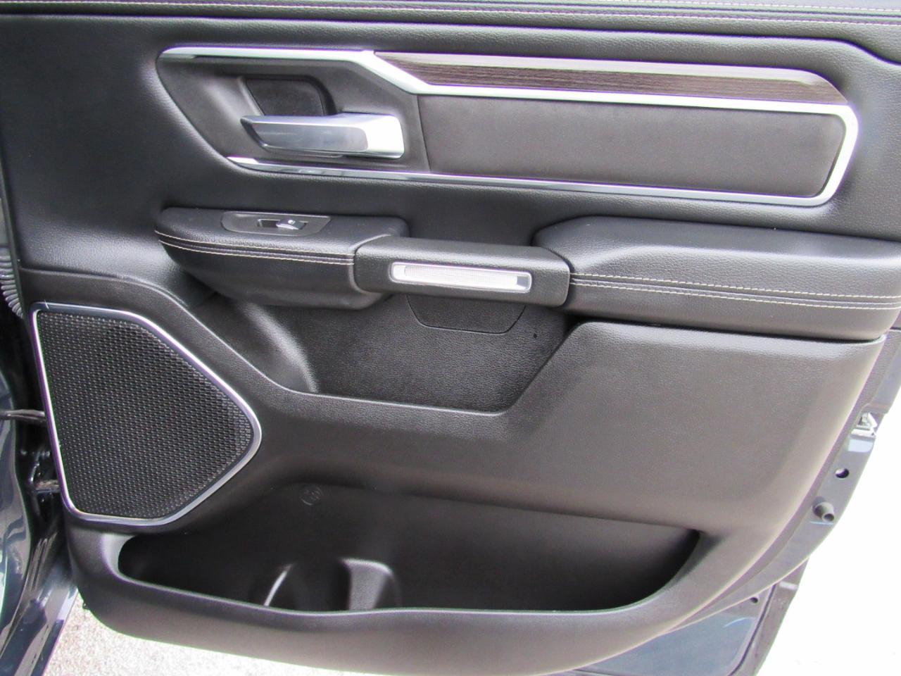 RAM 1500 Laramie Crew Cab 4WD 2025