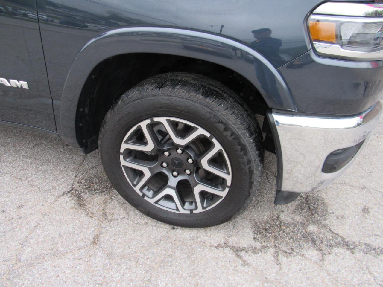 RAM 1500 Laramie Crew Cab 4WD 2025